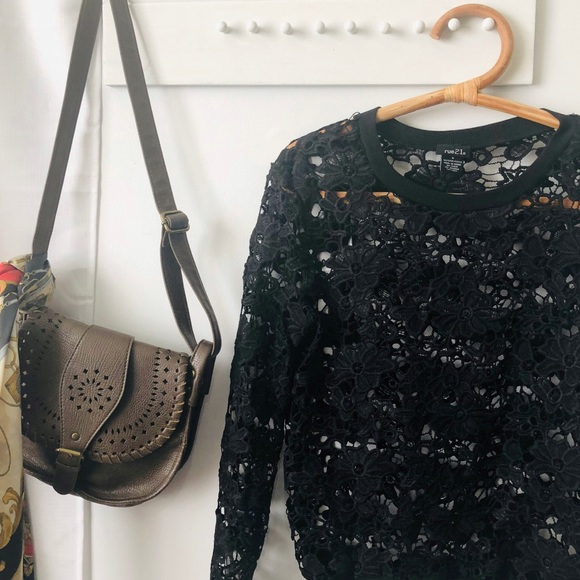 Rue21 Tops - ❌SOLD❌ Black Open Knit Floral Crochet Top